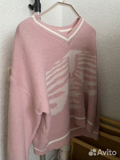 Вязаный женский свитер