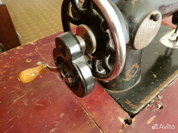 Швейная машина Подольск ножная на станине Singer