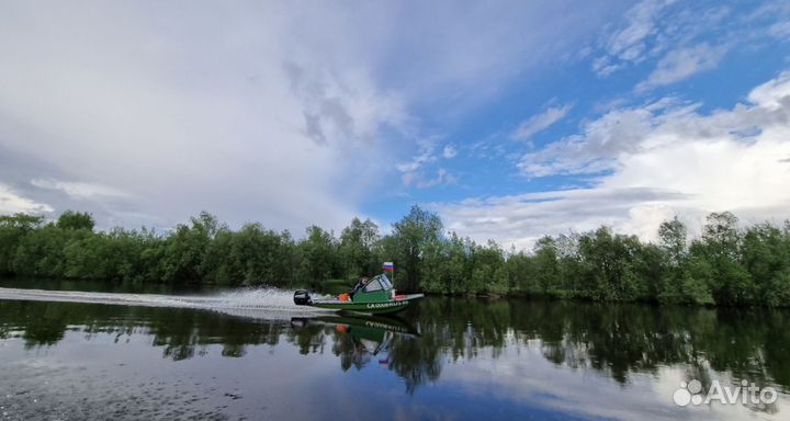 Лодка Шарк-400 New консольная