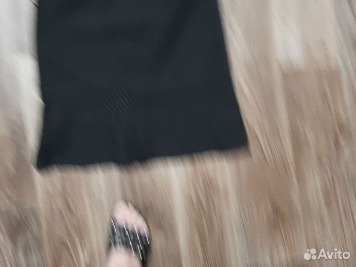 Юбка прямая,по низу складки