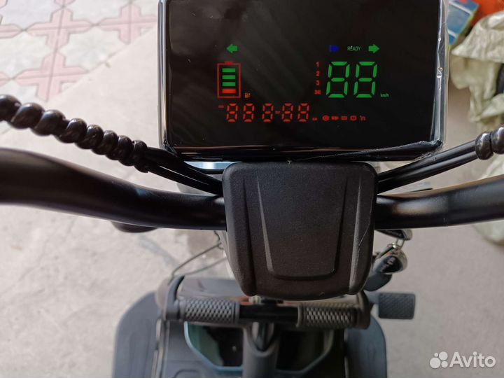 Электрический 3х местный скутер