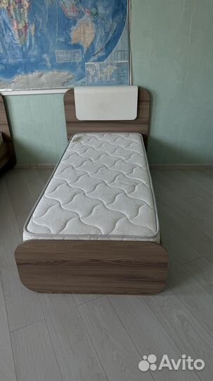 Кровать односпальная с матрасом