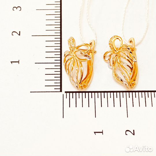 Золотые серьги с камнем