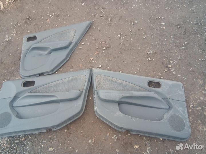 Обшива двери передняя левая Ниссан альмера Классик