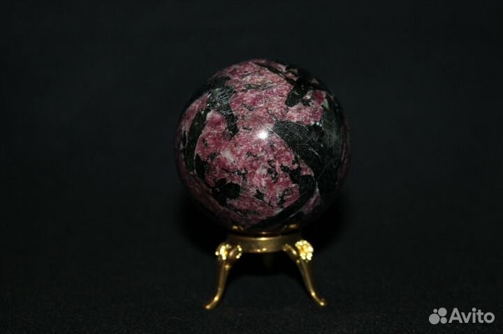 Шар из камня Эвдиалит, 45,6мм. № 45