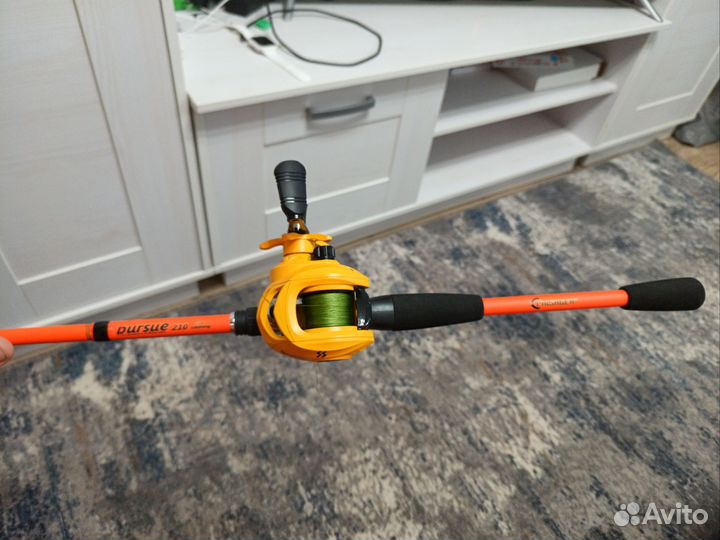 Кастинговый спиннинг с катушкой