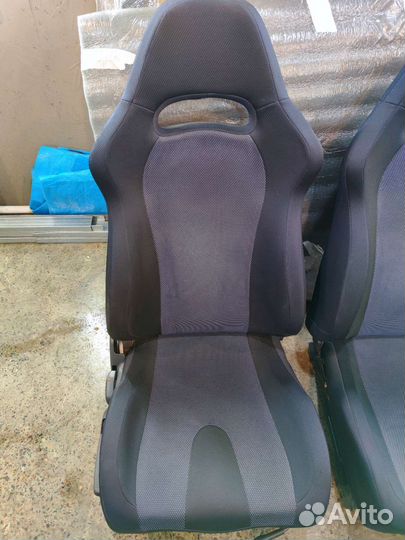 Сиденья передние Subaru WRX STI