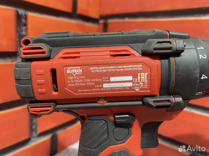 Шуруповерт Elitech да18сл2 18В