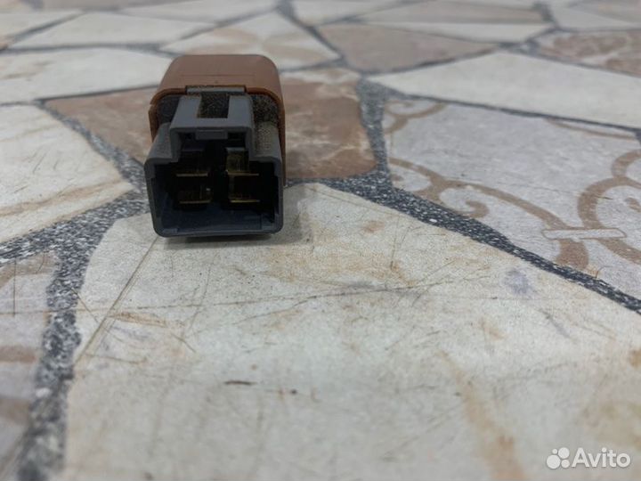 Концевик стоп-сигнала Nissan Teana J32