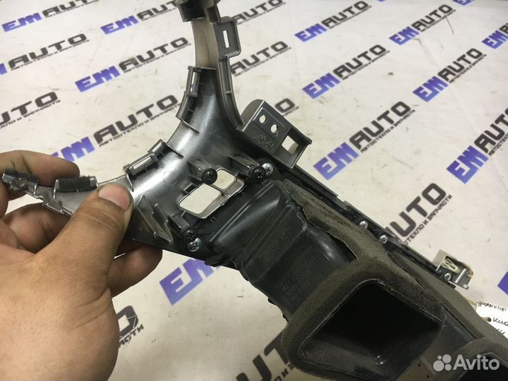 Дефлектор воздушный центральный Киа Сид 2