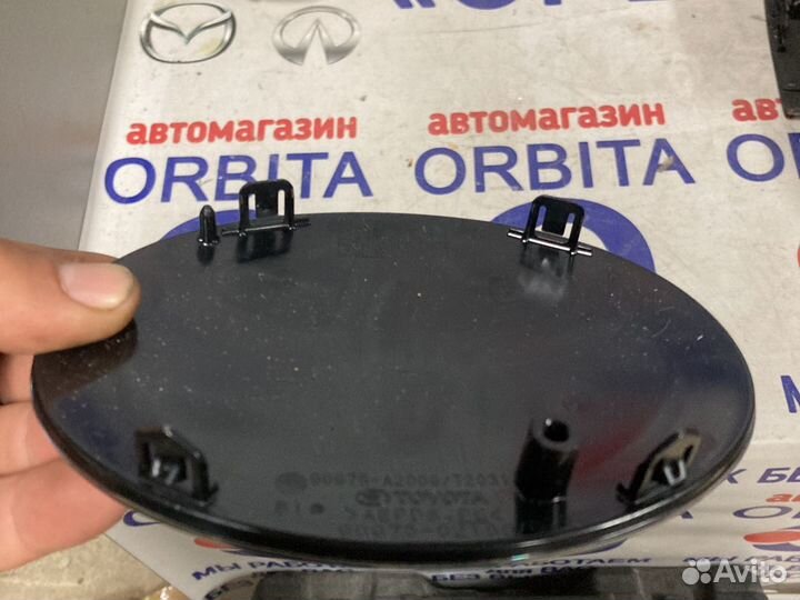 Эмблема стеклянная toyota camry V-70 рестайлинг