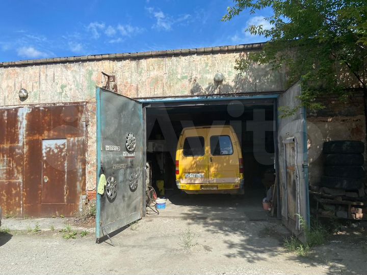 Гараж, > 30 м²