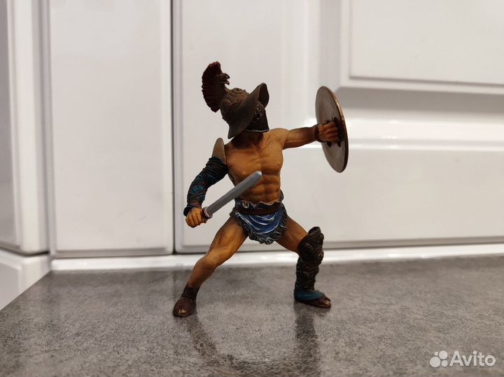 Эксклюзивная фигурка Blue Box