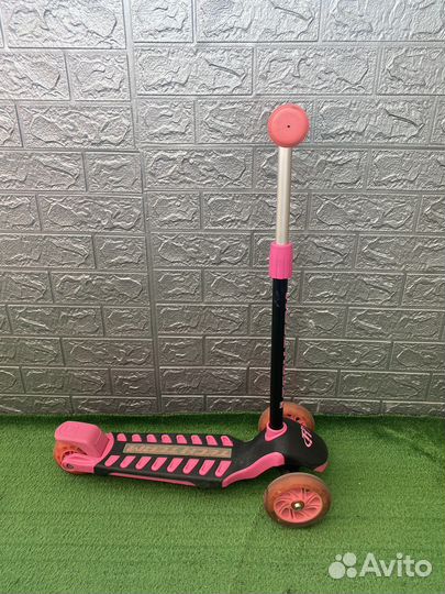 Самокат трехколесный