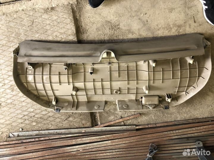 Обшивка двери багажника Honda avancier