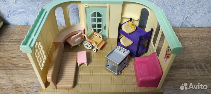 Кукольный домик с мебелью
