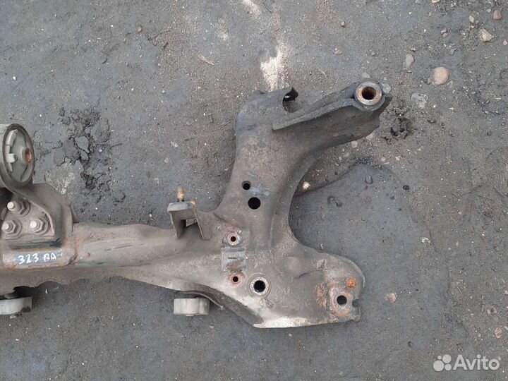 Подрамник mazda 323 ba