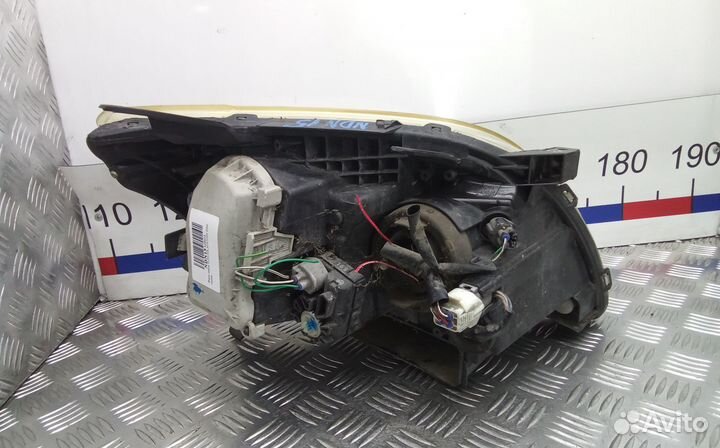 Фара Toyota Avensis T25 (2003-2008)