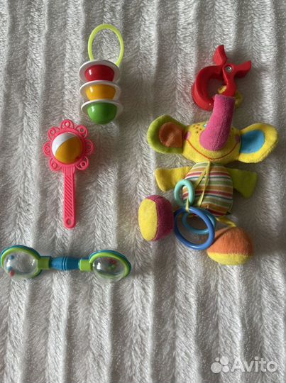Развивающие игрушки (говорящий коврик,слоник и др)