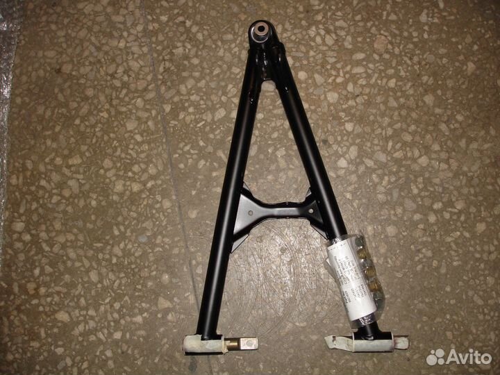 Рычаг polaris левый 2204663-458