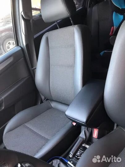 Подлокотник Opel Astra H 2004-2011г в подстаканник