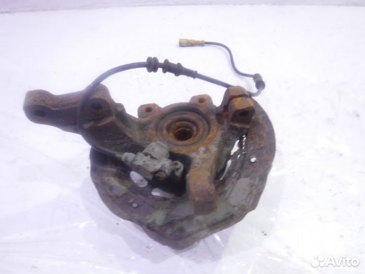 Кулак передний левый 90468577