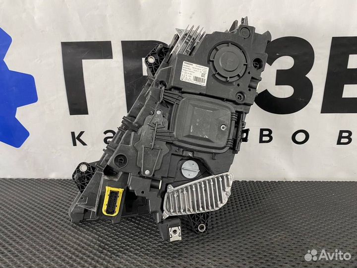Фара правая Volvo FH4 22239220