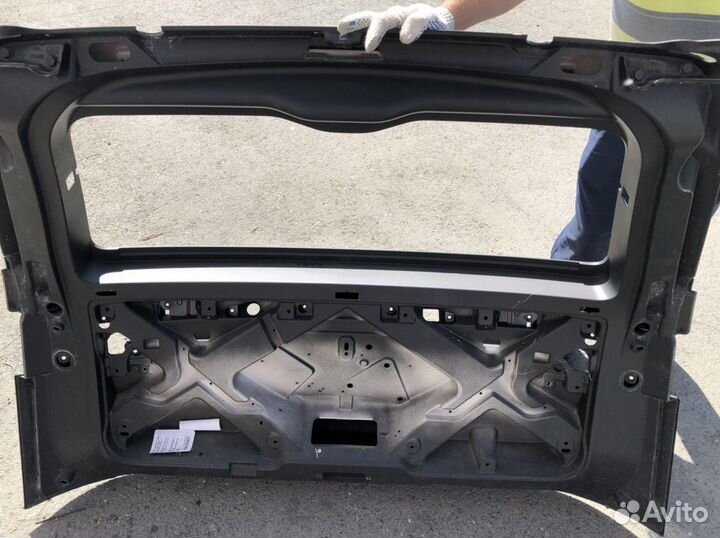 Крышка багажника Land Rover Discovery 5