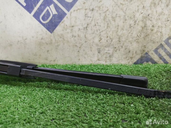 Поводок стеклоочистителей передний правый Renault