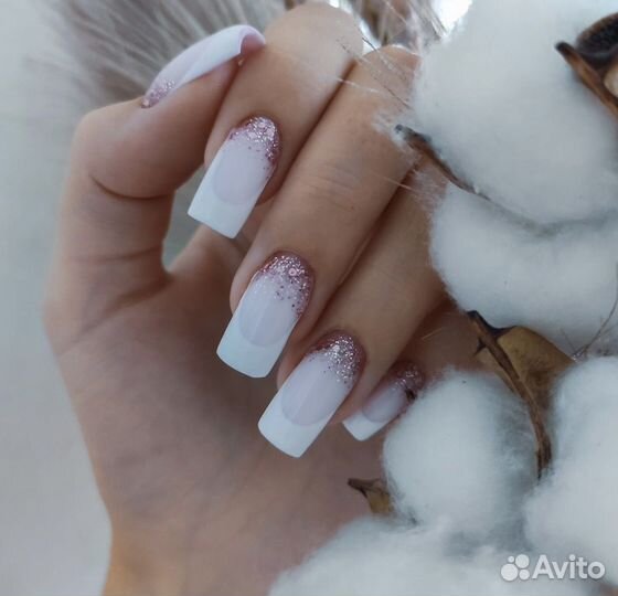 Модель на маникюр в студию