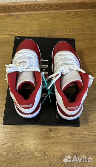 Air Jordan 11 retro red Оригинал 8 US (41 rus)