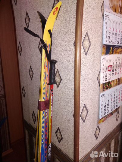 Лыжи с палками и ботинками 36р