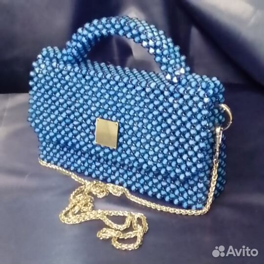 Сумочка из акриловых бусин ручной работы