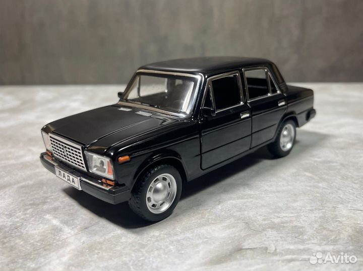 Модель машины Ваз 2107 черная 1:24