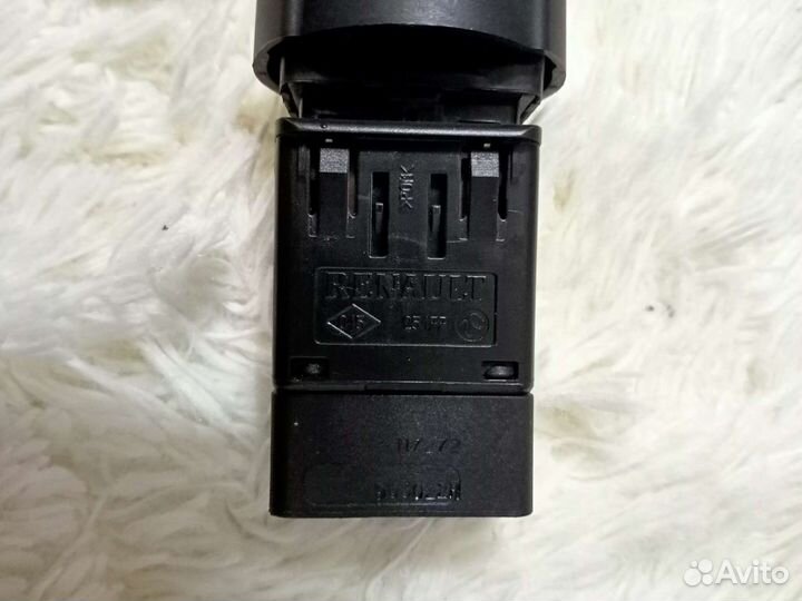 Кнопки аварийной сигнализации, обогрева заднего ст