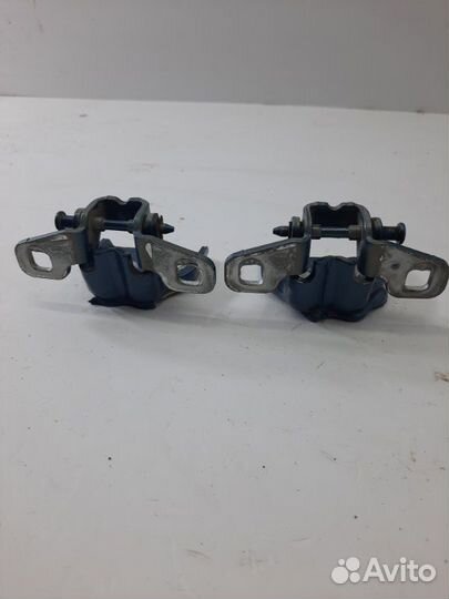 Петли двери задние левые Renault Duster K4M 2014