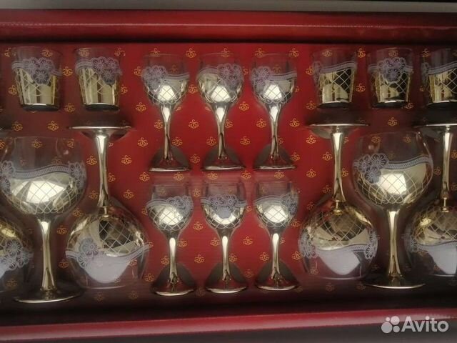 Набор бокалов и рюмок