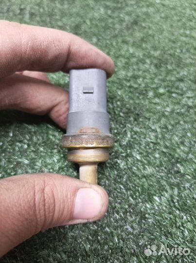 Датчик температуры Audi Q7 2005