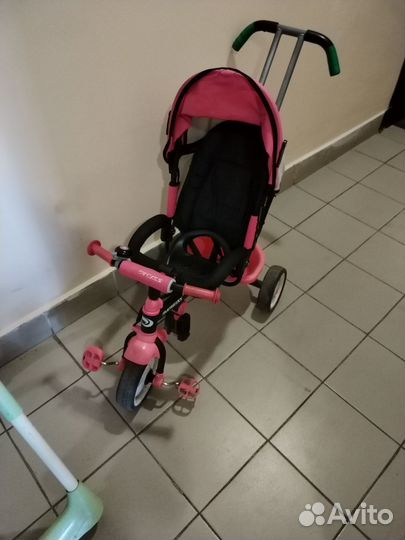 Трехколесный велосипед с ручкой