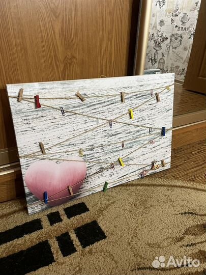 Доска для фото с прищепками на холсте