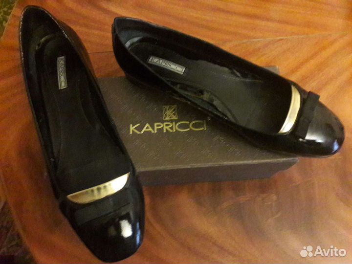 Туфли, лодочки лаковые натур. кожа разм. 40