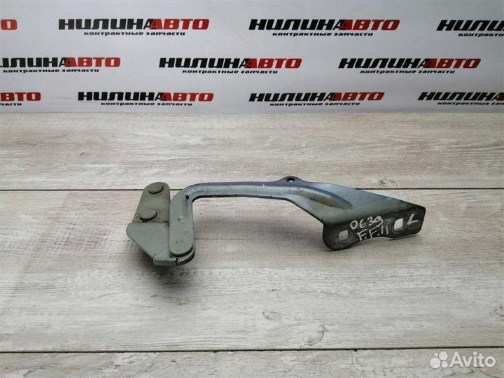 Петля капота левая Ford Focus 2 1.8 2007