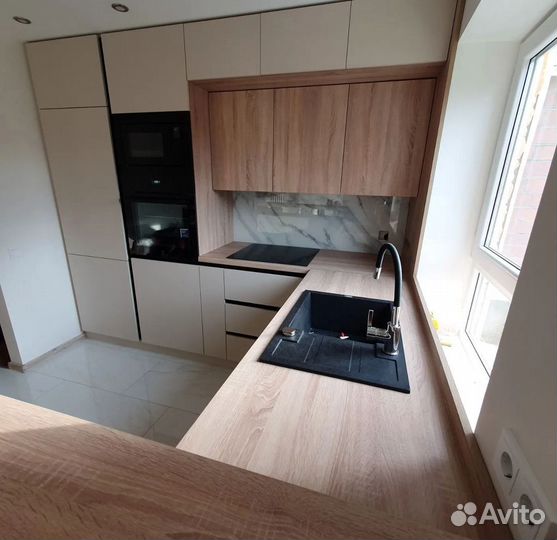 Кухня под потолок модная