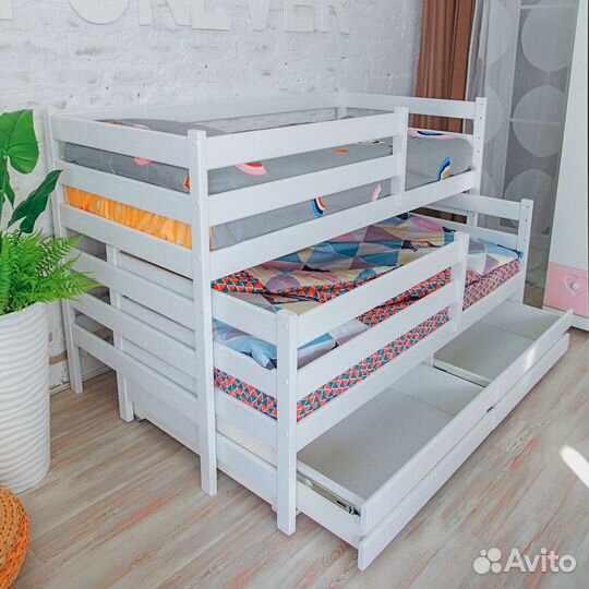 Двухъярусная детская кровать из дерева