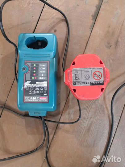 Зарядное устройство Makita