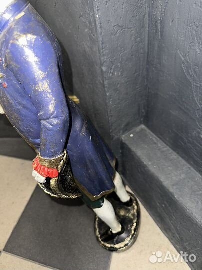 Бык с часами