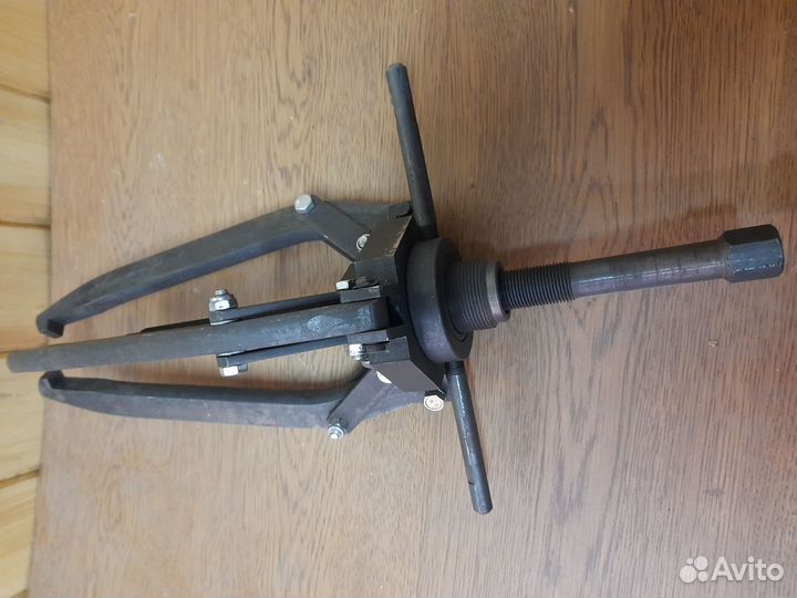 Съемник подшипников трехлапый