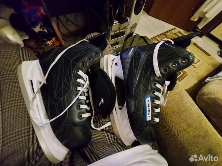 Коньки хоккейные