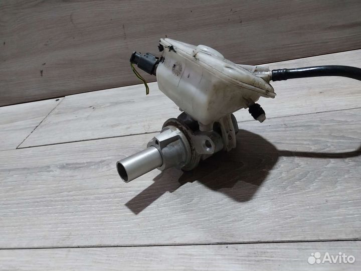 Главный тормозной цилиндр Peugeot 408