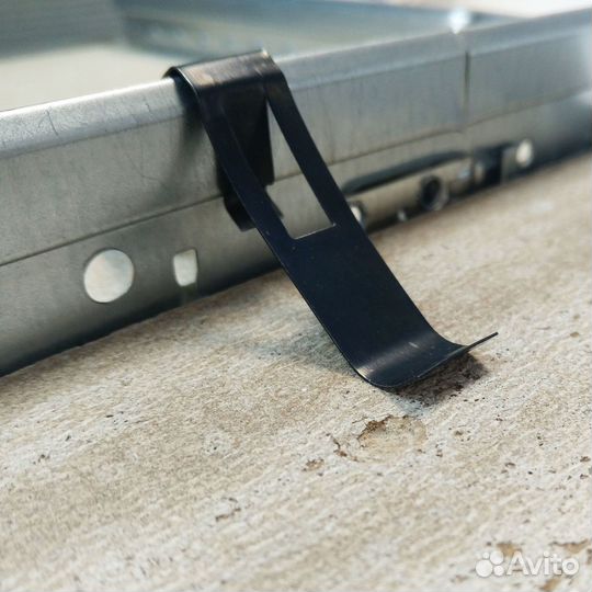 Универсальная фиксирующая клипса Armstrong